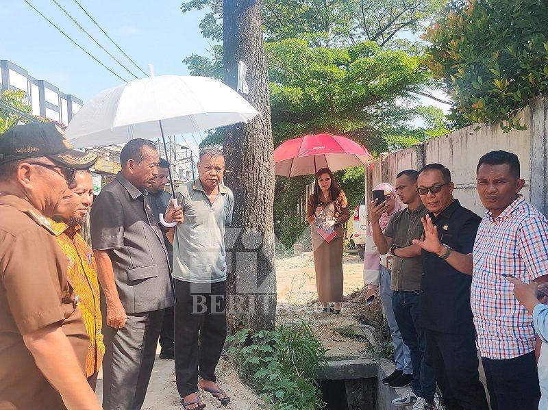 Komisi IV DPRD Pekanbaru Sidak Jalan Rusak di Payung Sekaki