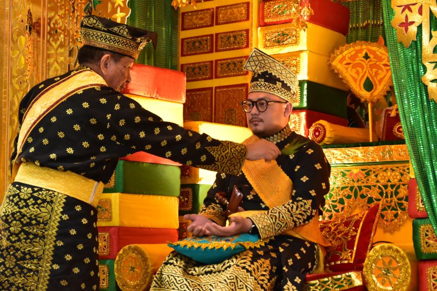 Datuk Seri Rizky Bagus Oka Resmi Dilantik dan Dikukuhkan Sebagai Ketua Umum MKA LAMR Pekanbaru