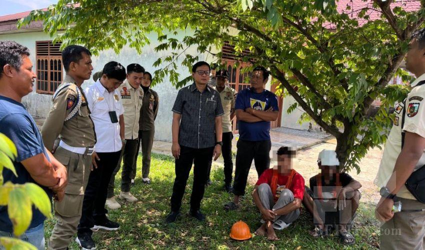 Gerak Cepat, Anggota DPRD Pekanbaru Aidhil Nur Putra Ajak Satpol PP Hentikan Penanaman Tiang Ilegal di Jalan Selamat