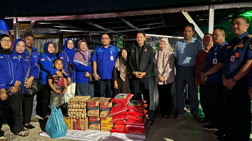 Achmad Faisal Reza Salurkan Bantuan Korban Kebakaran di Jalan Cipta Karya