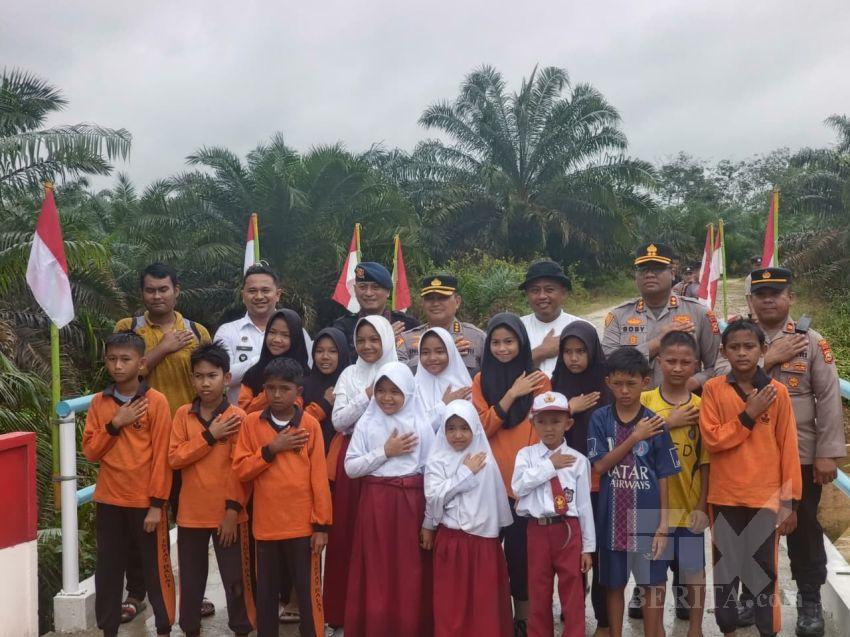 Kapolres Kampar Dampingi Polda Riau Tinjau Jembatan Baru Penopang Aktivitas Warga