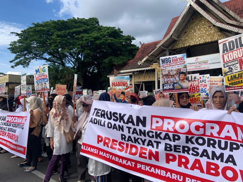 Ribuan Emak-Emak Pekanbaru Gelar Aksi di MTQ, Serukan Program MBG Tetap Dilanjutkan