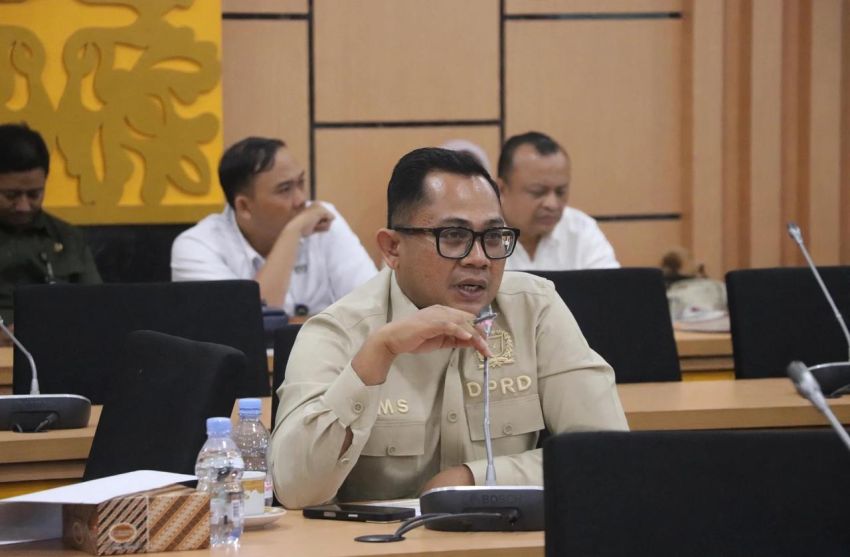 Antrean BBM Solar Mengular Sampai ke Jalan, DPRD Riau Desak Pertamina dan Pemerintah Turun Tangan